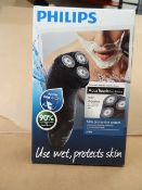 1 x Philips Aqua Touch Black Edition AT899 Wet and Dry Shaver. With Aquatec for a refreshing wet
