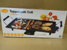 1 x Quest Teppanyaki Grill 2000W. Cool touch handles,  adjustable thermostat, grease tray, non stick
