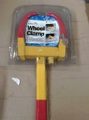 Easy fit wheel clamp new with keys
