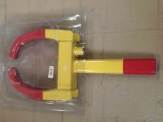 Easy fit wheel clamp new without keys