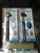 2 x selfie sticks