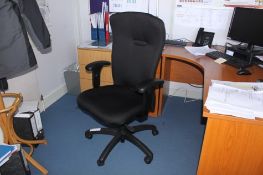 Executive Office Chair w Arm Rest somes sign of use