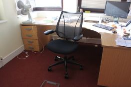 Executive Office Chair w Arm Rest somes sign of use