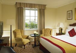 Top Quality Hotel Bedrooms from the Marriott. Complete contents all in good condition._x00D_