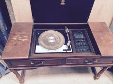 Dynatron Turntable with AM / FM Stereo