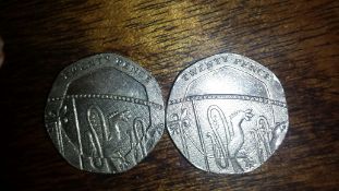 Pair of very rare, undated 20p coin’s with the both sides undated - Royal Mint Error.