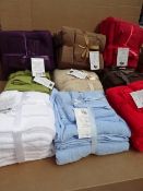1 x PALLET TO CONTAIN 20 x CHAMBERLIN & MAY 7 PIECE 500GSM EGYPTIAN COTTON TOWEL BALE SETS. PRICE