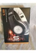 SOUL by Ludacris SL300WB HD Noise Canceling
Headphones - Black/White_ RRP £214.99 _
Unclaimed_