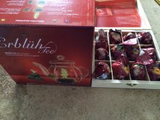 Glass Teapot with 12 Blooming White Tea Flowers