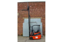 2007 Toyota 1.5 electric fork lift truck
Triple mast full free lift
Container stuffer spec
Non