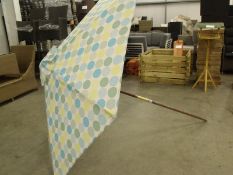 6 X 2M PARASOLS NEW AND BOXED
5 SPOTTED AND 1 BLUE
SIZE 1150 X 125MM X 125MM 4.5KG PER BOX
