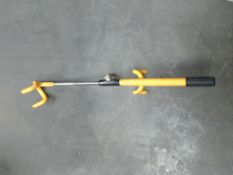 1 x steering wheel lock - with keys new