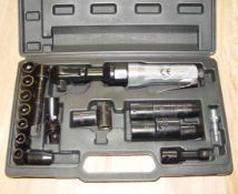 AIR RATCHET AND SOCKET KIT LOOKS NEW UNTESTED DISPLAY UNIT. CAN POST AT £9.99 FULLY INSURED AND