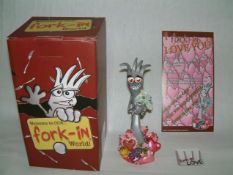 1x Pallet ‘Fork-In’ LOVE (280pcs) & ‘Fork-In’ DIY (320pcs). ‘Fork-In’ Figurines are 6
