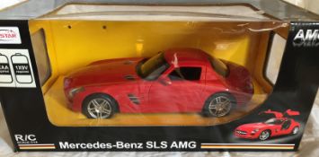 Radio Controlled Mercedes-Benz SLS AMG 1:14
• Mercedes Benz SLS AMG with full function radio control