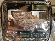 Jacquard 7 piece Double Bed Set RRP129.99 
BRAND NEW
To Include Bed Spread balance Sheet, Pillow