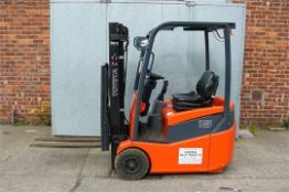 2007 Toyota 1.5 electric fork lift truck Triple mast full free lift Container stuffer spec Non