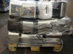 1 x Pallet (52) Approx 36 x Russell Hobbs Toasters. To include both 2 and 4 slice in various
