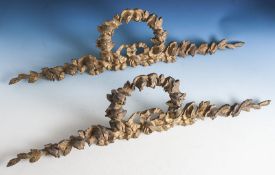 Reserve: 80 EUR        Paar große Bronzebekrönungen, 19. Jahrhundert, vergoldet. M. plastischem