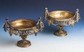 Reserve: 1000 EUR        Paar Bronze-Fußschalen, wohl Frankreich 1. Hälfte 19. Jahrhundert, Bronze