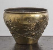 Reserve: 70 EUR        Großer Jugendstil-Blumenübertopf, Messingblech getrieben, gedrückt bauchige