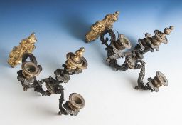Reserve: 350 EUR        Paar Wandleuchter, Historismus, Bronze, patiniert/teilvergoldet. 3-