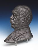 Reliefplakette, Darst. Bismarck, Eisenguss, wohl um 1900. H. ca. 30 cm.