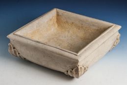 Weihwasserbecken aus Marmor gearbeitet, Alter unbek., wohl 18./19. Jahrh., Vierkantform,quadrat. die