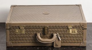Fendi, Italy, Roma, kl. Reisekoffer, wohl 1970er Jahre. Ca. 55 x 38 x 18 cm. Guter Zustandm.