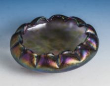 Schale, wohl Loetz, farbloses satiniertes Glas, mehrfarbig irisierend überfangen. RundeForm mit nach