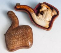 Meerschaumpfeife, 19. Jahrh., in orig. Etui, plast. geschnitztes dargest. Bauernmädchen m.Rechen (
