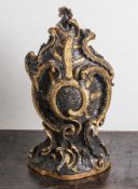 Rokoko-Wandkonsole, 18. Jahrhundert, Holz, geschnitzt, stukkiert, schwarz gefasst undvergoldet.