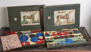 Zwei Märklin Stahlbaukästen, Nr. 102 u. Ergänzungskasten 102 A (nicht auf Vollständigkeitgeprüft).