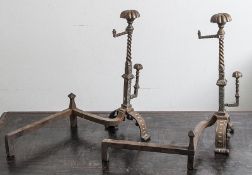 Paar Kaminböcke, wohl Ende 19. Jahrhundert, Messing, das Gestell aus Eisen, ca. 51 x 36 x47 cm.