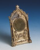 Uhrenhalter aus Bronzeguss, neogotischer Stil, um 1880/1900, in Form einesGnadenbildstockes, Prov.