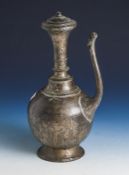 Messing-Schenkkanne, wohl russisch, 18./19. Jahrhundert, geschwungener Henkel mitDrachenkopfausguss.