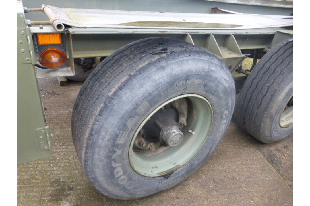 Boughton 2 axle adjustable drawbar Ro/Ro Drops/container trailer c/w twist locks.Ex-reserve. - Image 4 of 7