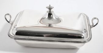 An Edward VII silver entree dish, liner and cover, maker Goldsmiths & Silversmiths Co Ltd, London,