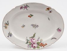 A Chelsea shaped oval dish: painted with a bouquet of flowers, scattered sprigs,