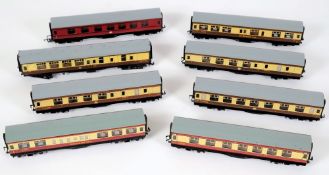 Hornby Dublo, a collection of eight assorted passenger carriages:, various liveries.