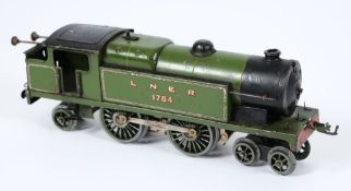 A Hornby clockwork 4-4-2 tank locomotive No 1784: in LNER green livery.