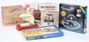 A Bayko No 12 building outfit: incomplete (boxed), child's sewing machine,