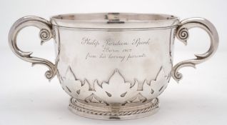 An Edward VII silver porringer.