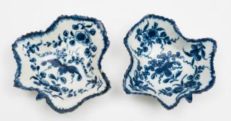 A pair of Worcester First Period porcelain pickle dishes: of leaf shaped form each painted in blue
