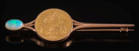 A sovereign dated '1912', mounted on a bar brooch: terminated with a single oval opal.