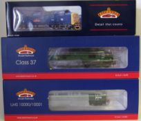 Bachmann a Class 55 diesel locomotive No 9004 'Queens Own Highlander' in BR green livery: a Class