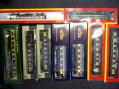 Bachmann Wrenn, Replica Railways and others:, a collection of Pullman coaches, all boxed. (26).