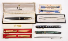 A Wyvern No 70 fountain pen in green,