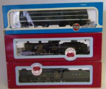 Dapol, a 4-6-0 locomotive No 1029 'County of Worcester' with six wheel tender in GWR green,