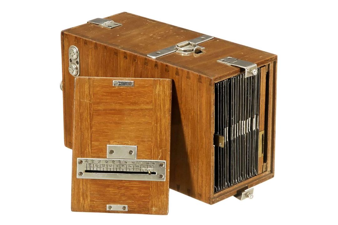 "Universal Camera Görlitz" by Krecker & Ehrentraut, c. 1890 Krecker & Ehrentraut, Görlitz (1889- - Image 2 of 2